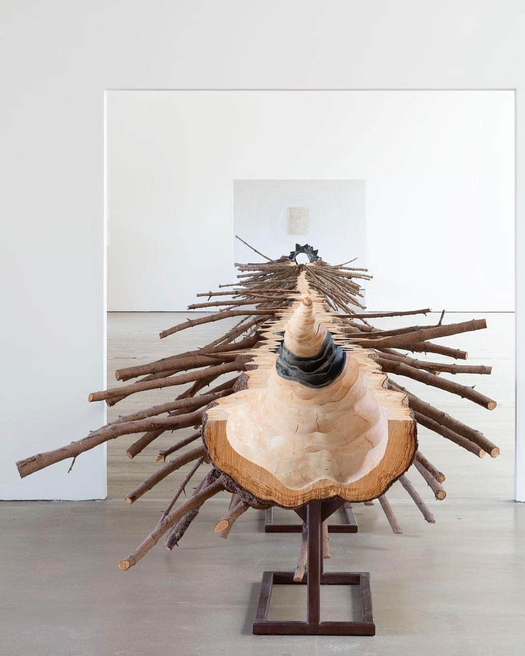 のインスタグラム：「"The tree is a spectacular creation because each part of the tree is necessary to its life. It is the perfect sculpture." —Giuseppe Penone  Giuseppe Penone was born on this day, April 3, in Garessio, Italy. Penone’s "Matrice," currently on view at the Yorkshire Sculpture Park, stands at 30 meters long and spans almost its entire length in the gallery space. Learn more about the exhibition, “A Tree in the Wood," via the link in our bio. __________ #GiuseppePenone #Gagosian #YSP @yspsculpture Installation view with Giuseppe Penone, "Matrice," (2015), Yorkshire Sculpture Park, UK, May 26, 2018–April 28, 2019. Photo: © Jonty Wilde; courtesy Yorkshire Sculpture Park」
