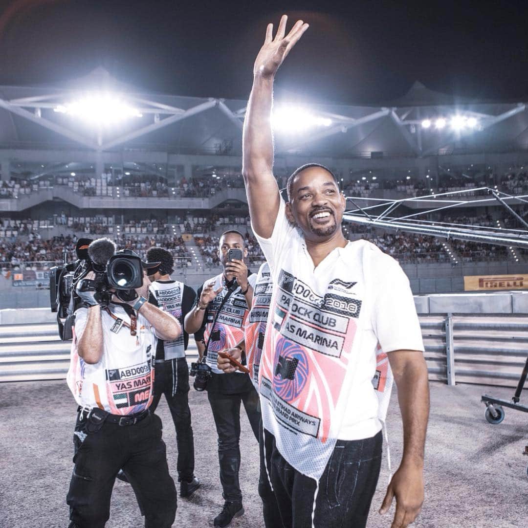 F1さんのインスタグラム写真 - (F1Instagram)「F1. Will Smith. And the Ultimate Bucket List. If you missed it last week, watch the full episode in the link in bio! . #Formula1 #F1 @willsmith #BucketList #AbuDhabiGP」4月4日 0時16分 - f1