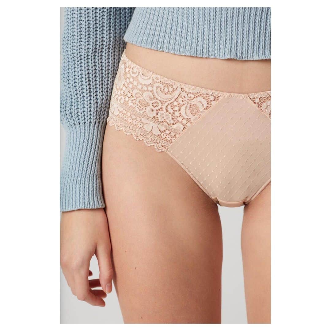 レジャビーのインスタグラム：「Perfection and comfort come together for the fuller figure with HANAE —— Perfection et confort s'unissent pour une silhouette harmonieuse à travers la ligne HANAE #maisonlejaby #lingerie #lingeriefrancaise #savoirfaire #dentelle #hanae #grandetaille」