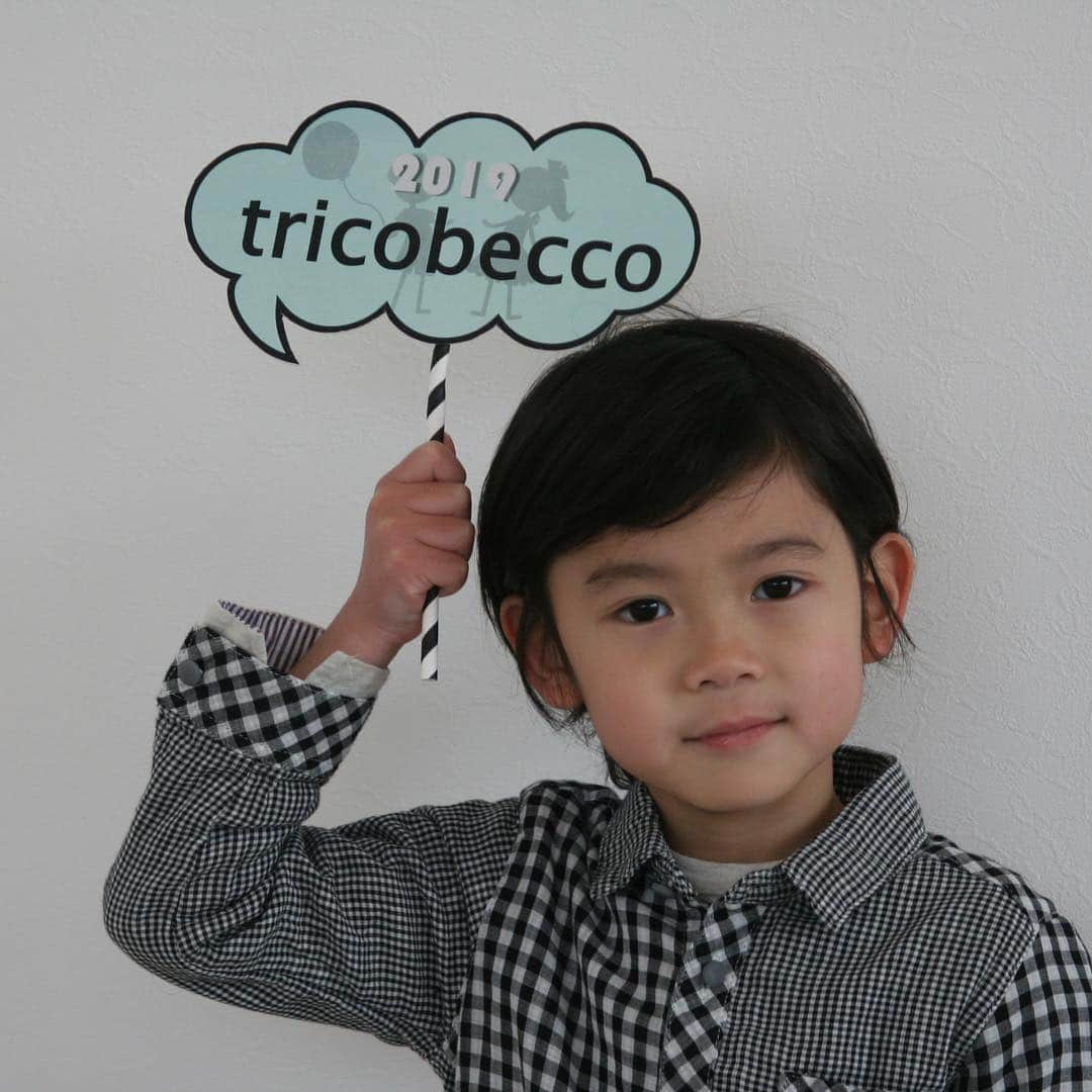 TAPPETのインスタグラム：「. こんにちは！ 先日行われた弊社のイベント "tricobecco" 各ブースのオフショットなどチラリ🌟 皆さまに楽しんでいただける イベントになりました💪 姿勢のクラスでは大人も子供もまりちゃん先生もチコ先生も！全員参加な場面もあり、、笑  たくさんの方にご参加いただき ありがとうございました😊」