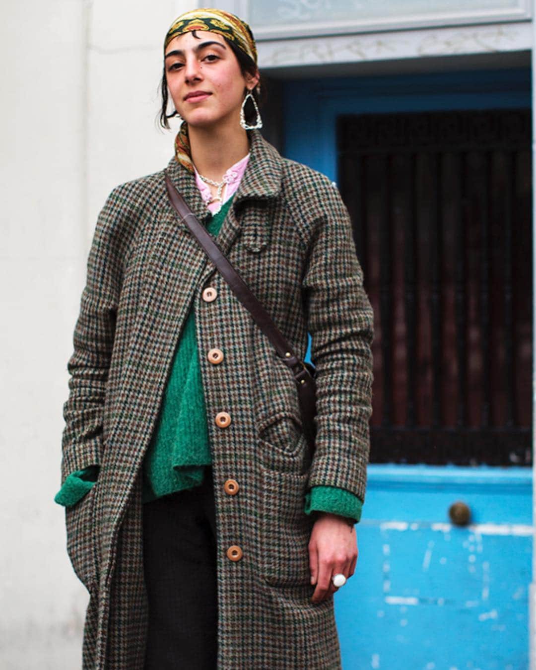 スコット・シューマンのインスタグラム：「I love this kind of mashup! So much to look at and so much to  think about ! As usual I’m not suggesting this is something you should wear specifically but something to use to think about colors, pattern mixing or silhouette! Remember you don’t have to like something to be inspired by it!」
