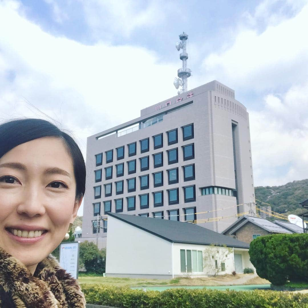 塚田文さんのインスタグラム写真 - (塚田文Instagram)「10年振りに山口放送の電波に参加させて頂きます。  2009年3月に別れを告げ、 2019年4月に再会です。  早速、色々やらかしております…😅 それでも万全のフォローをして下さる皆さんに救われて、帰ってきた温かさを肌で感じました😭  初めましての皆様もどうぞ宜しくお願いしますm(_ _)m  ホームがあるって幸せなことですね🌸  #10年振りに #復帰 #感謝しかないです #山口放送 #熱血テレビ #kry」4月4日 0時24分 - tsukadaaya1976