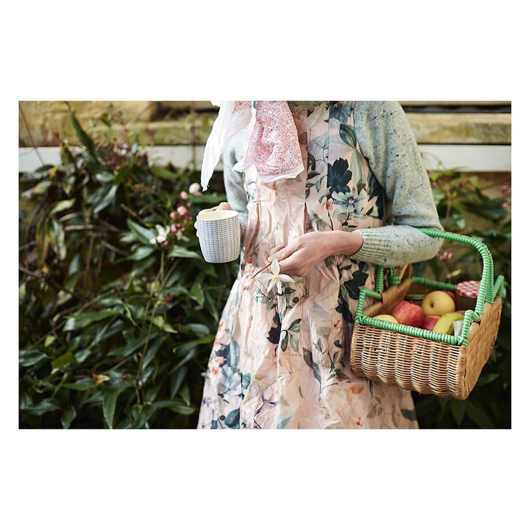 キャベジズ&ローゼズのインスタグラム：「Beautiful speckles add depth to the Freya Sweater in Sage 💚 She is made in Scotland from a luxurious merino wool and cashmere mix. Freya brightens up any outfit and is shown here with the Rosemary Dress in Floral Taffeta coming this May #wearnowandlater #sustainableclothing #madeinscotland #madeinengland🇬🇧 #greensweater #floraldress #springfashion #springootd #cabbagesandroses #cabbagesandrosesfashion @christina_strutt @cabbagesandroses_shop 👆Link In Bio👆」