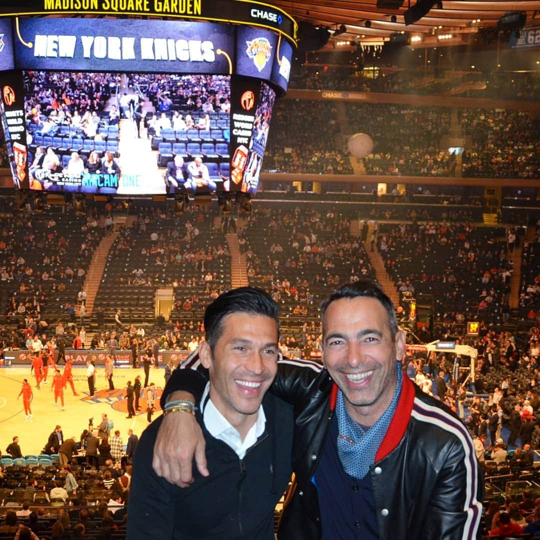 ルイス・ハビエル・ガルシア・サンスさんのインスタグラム写真 - (ルイス・ハビエル・ガルシア・サンスInstagram)「At Madison Square Garden with Youri Djorkaeff watching the Knicks vs Bulls  We finished our day of study with this fantastic experience. Bit of banter to enjoy a great night !! #MoreThanaGame #NBA #uefamip🎓」4月4日 0時18分 - luchogarcia14