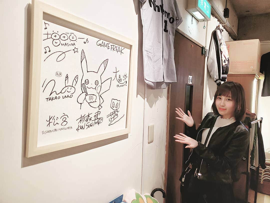 小田桐奈々さんのインスタグラム写真 - (小田桐奈々Instagram)「ポケモンシャツの試着会場は84という食堂！初めての84 🍚🎮💘 * ゲーム好きにとってはお宝のようなクリエイターの皆さんのサインやゲームグッズがたくさんで「わぁ～」って声でた。笑 * アットホームでとぉぉぉっても素敵な場所でした…ご飯もとっても美味しくて、また行けたら嬉しいなぁ *˙﹀˙*)ﾉ"✨ #ぷよぷよ #星のカービィ」4月4日 0時20分 - odagirinana