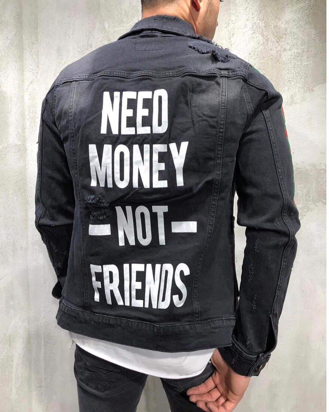 STYLE4GUYSのインスタグラム：「Looking for a new outfit? @gentlemantobe💥 got you covered 🙌 _ Offer ending soon: Get an extra $10 OFF🔥 + Free Shipping over $99 🚀  Follow @gentlemantobe 💥 and click their link in bio」