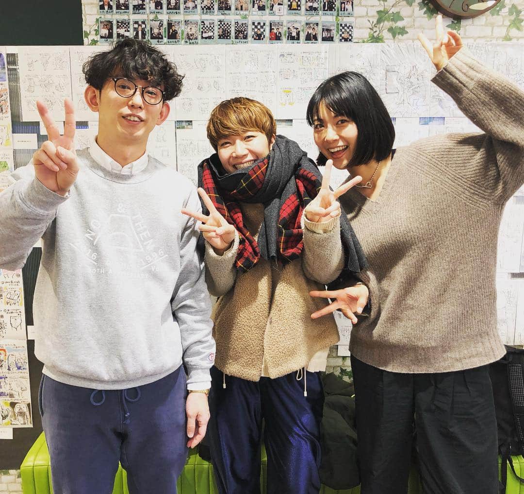 芦沢統人のインスタグラム：「フテネコツアーズ東京。 フテネコの名付け親。チャット（済）のアッコちゃんと中村優がきてくれた。付き合い長いよね気がつけば。 #フテネコツアーズ」