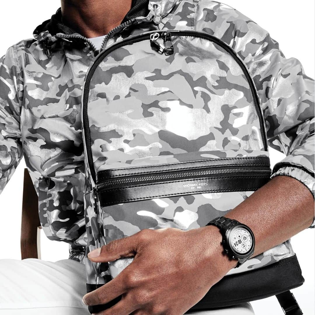 マイケルコースさんのインスタグラム写真 - (マイケルコースInstagram)「Master of disguise: the Kent camouflage backpack.  #MichaelKorsMens」4月4日 0時54分 - michaelkors
