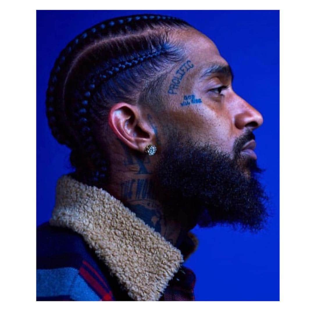 ソフィア・ブッシュさんのインスタグラム写真 - (ソフィア・ブッシュInstagram)「The tragic death of @nipseyhussle on Sunday is really weighing heavy on my heart, y’all. What this man meant to LA... We weren’t from the same neighborhood. We never met — though as a fan of his music and his truly entrepreneurial mind I hoped we would one day — but I considered him a role model. A leader. An example. • His savvy began with his music, in limited mixtapes. It spanned to his investment strategy, pouring uncommon dollars into Crenshaw, anchoring his #Marathon clothing store there, opening #Vector90, a coworking space for local entrepreneurs — with a STEM program to create access to tech based jobs and training — and with bold plans to build new residential projects. Rather than take his money outside of his neighborhood, he was keeping it local, and lifting up his community. He was the kind of man who showed up at the local elementary school with new shoes for every kid. He was also passionate about holistic health, and in the midst of making a documentary about Dr. Sebi’s fight against AIDS. He loved his girl, @laurenlondon, and his kids. • In our time building @detroitblows, @nialauryn and I have often referenced Nipsey’s work as inspiration for our own. He reminded us to double down on fighting for Detroit and to encourage investment in other Opportunity Zones that need visionary support. Like I said... we never met, but he was a role model. • My heart hurts for his loved ones and his community. What a loss. Rest In Power, king. All my prayers for Lauren. 🖤」4月4日 0時56分 - sophiabush