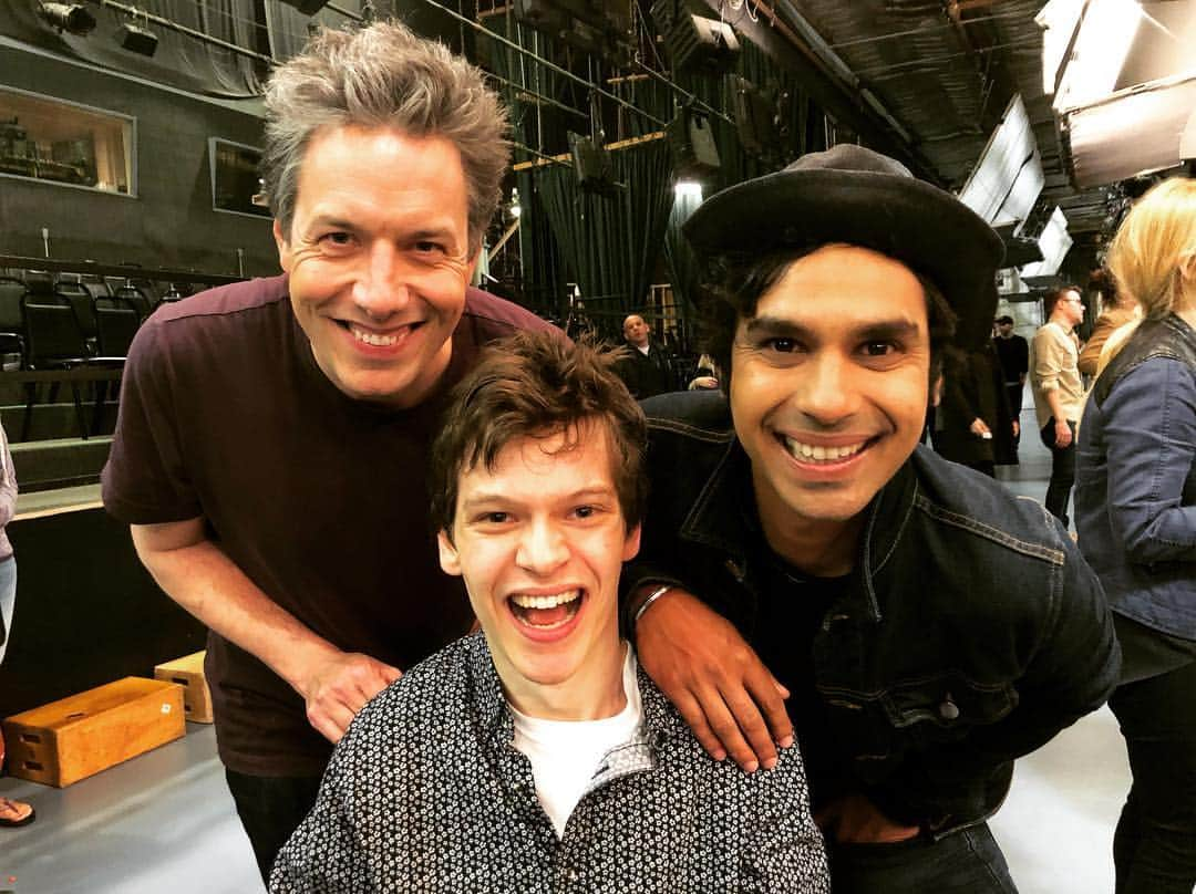 ジョン・ロス・ボウイさんのインスタグラム写真 - (ジョン・ロス・ボウイInstagram)「Took the boy on a field trip. #speechless #thebigbangtheory  #blueberry」4月4日 0時58分 - johnrossbowie