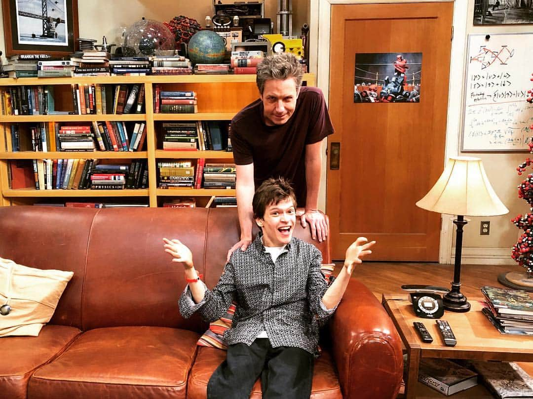 ジョン・ロス・ボウイさんのインスタグラム写真 - (ジョン・ロス・ボウイInstagram)「Took the boy on a field trip. #speechless #thebigbangtheory  #blueberry」4月4日 0時58分 - johnrossbowie