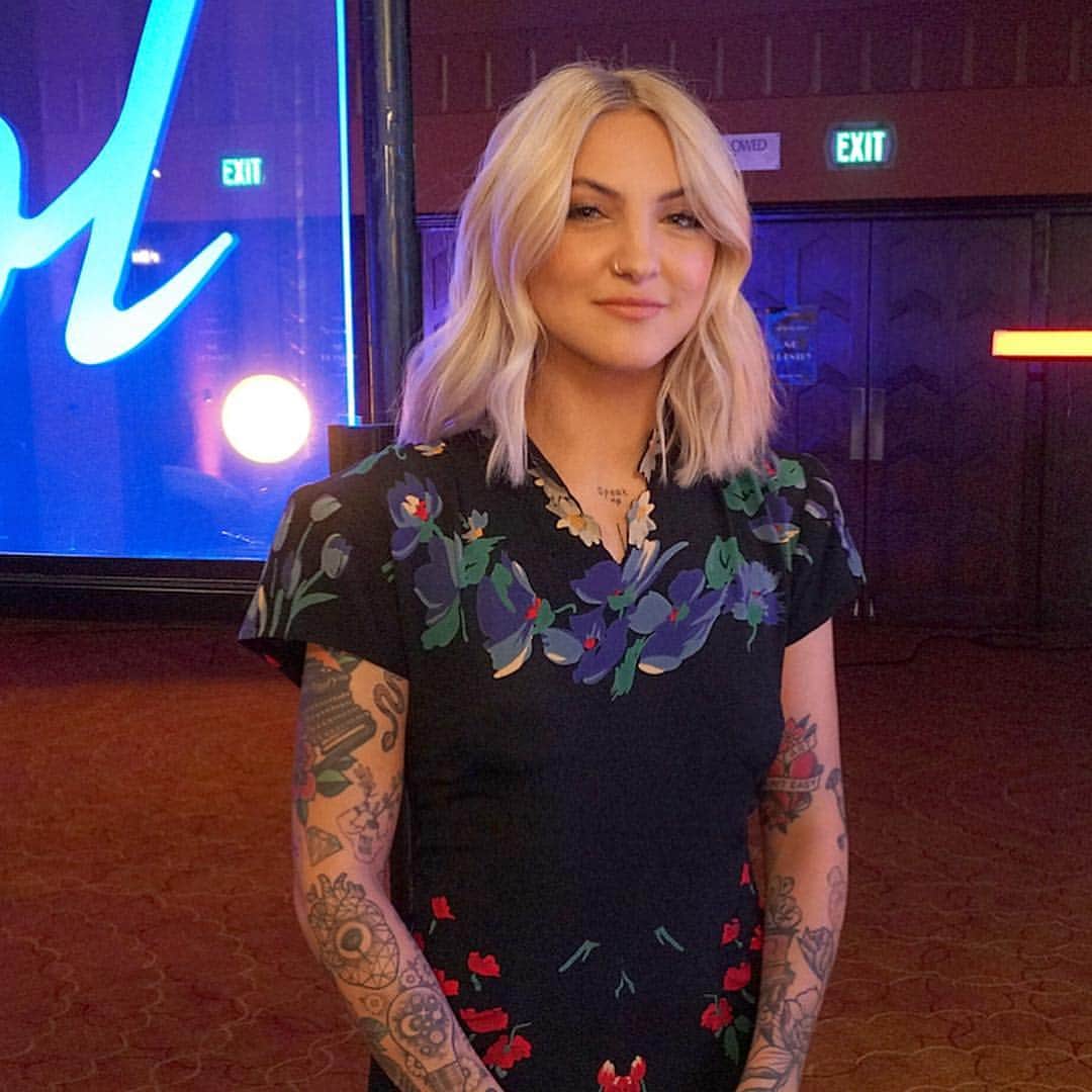 American Idolさんのインスタグラム写真 - (American IdolInstagram)「We L❤️VE @juliamichaels & are so excited to have her for our 🌟All-Star Duets! Swipe ⬅️ left to see which contestants she teamed up with & don’t miss #AmericanIdol this Sunday + Monday night @ 8/7c on ABC. #idolduets」4月4日 1時07分 - americanidol