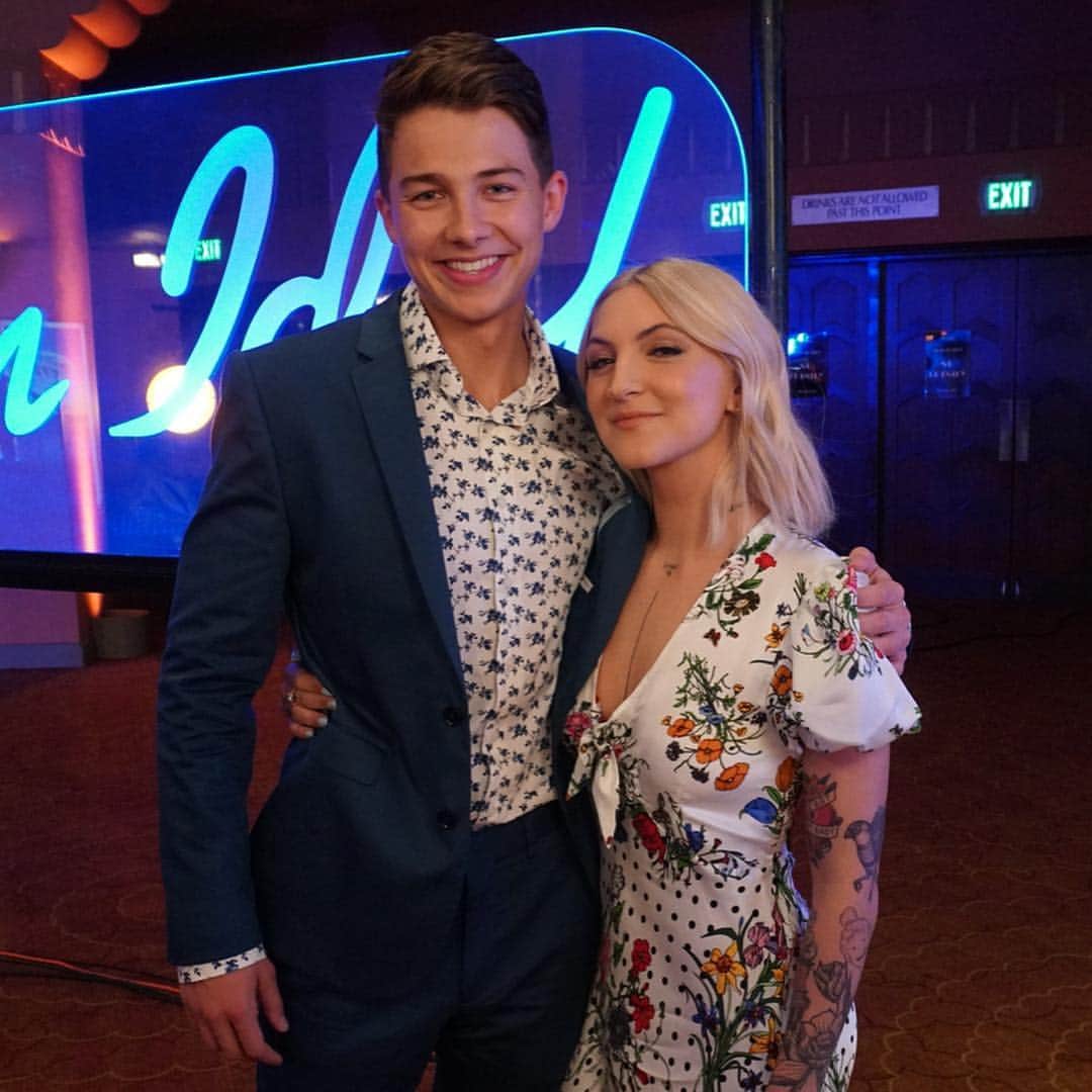 American Idolさんのインスタグラム写真 - (American IdolInstagram)「We L❤️VE @juliamichaels & are so excited to have her for our 🌟All-Star Duets! Swipe ⬅️ left to see which contestants she teamed up with & don’t miss #AmericanIdol this Sunday + Monday night @ 8/7c on ABC. #idolduets」4月4日 1時07分 - americanidol
