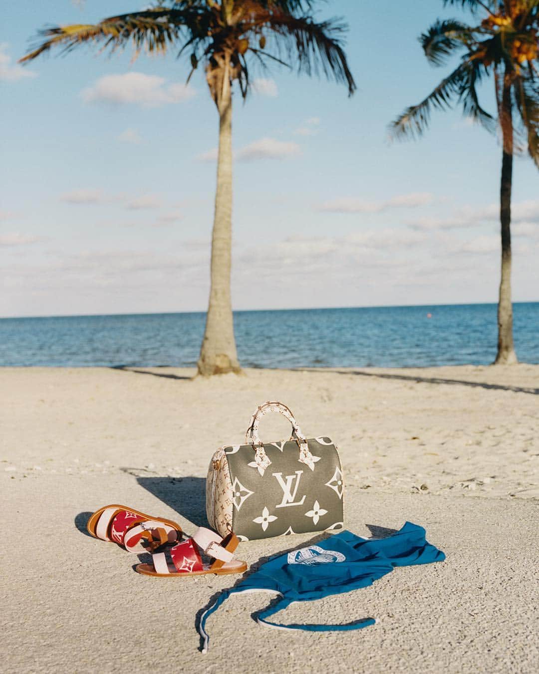 のインスタグラム：「Summer is around the corner. The latest #LouisVuitton Capsule is a graphic ode to the spirit of beachside holidays. See the full collection of bags and accessories via link in bio. Photographed by @stef_mitchell」