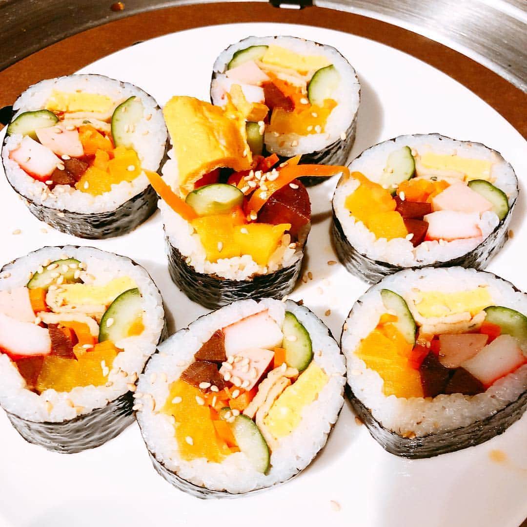 阿部洋子さんのインスタグラム写真 - (阿部洋子Instagram)「🥩 数ヵ月ぶりに集う。 ただただ美味しいものを食らう、 しがらみゼロの会。 肉厚すぎる、牛タンからスタート！ #美味しゅうございました  #焼肉 #冷麺 #肉食  #恵比寿会  #ユッチャン #hawaii」4月4日 1時04分 - hirocoring