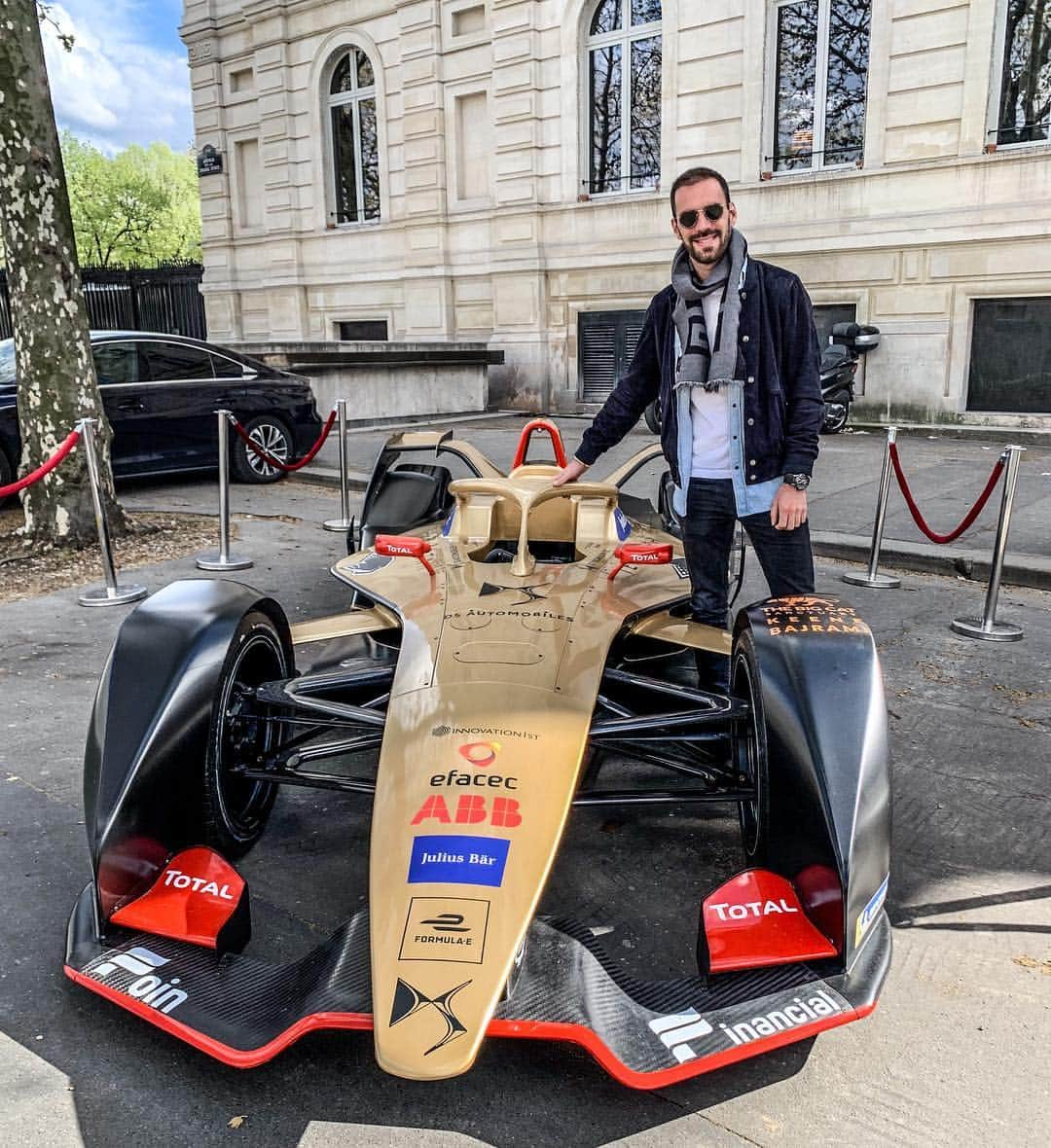 ジャン＝エリック・ベルニュさんのインスタグラム写真 - (ジャン＝エリック・ベルニュInstagram)「A partir de demain et en vue du @fiaformulae E-Prix de Paris, « Catch Me if You Can » dans les rues de notre belle Capitale avec @dsperformance & @dstecheetah pour gagner des places pour la course 👊🏼 #StayTuned #ParisEprix #ForTheFans #ABBFormulaE #JEV25 #DSTecheetah」4月4日 1時05分 - jeanericvergne