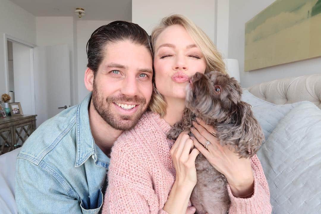リンジー・エリンソンさんのインスタグラム写真 - (リンジー・エリンソンInstagram)「There’s no place like home 💕✨ #carlythecockapoo」4月4日 1時06分 - lindsellingson