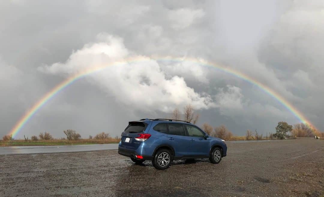 Subaru of Americaさんのインスタグラム写真 - (Subaru of AmericaInstagram)「Under the rainbow, you’ll find a Subaru. 🌈 #NationalFindARainbowDay (📸: @LindaGal2)」4月4日 1時07分 - subaru_usa