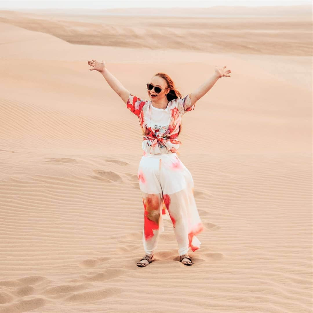 マデリン・スチュアートさんのインスタグラム写真 - (マデリン・スチュアートInstagram)「Some amazing shots of my time in the desert, I could not decide which was my favorite,  which one do you love the most? 🐪🐪☀️🐪🐪 Missing Doha」4月4日 1時09分 - madelinesmodelling_