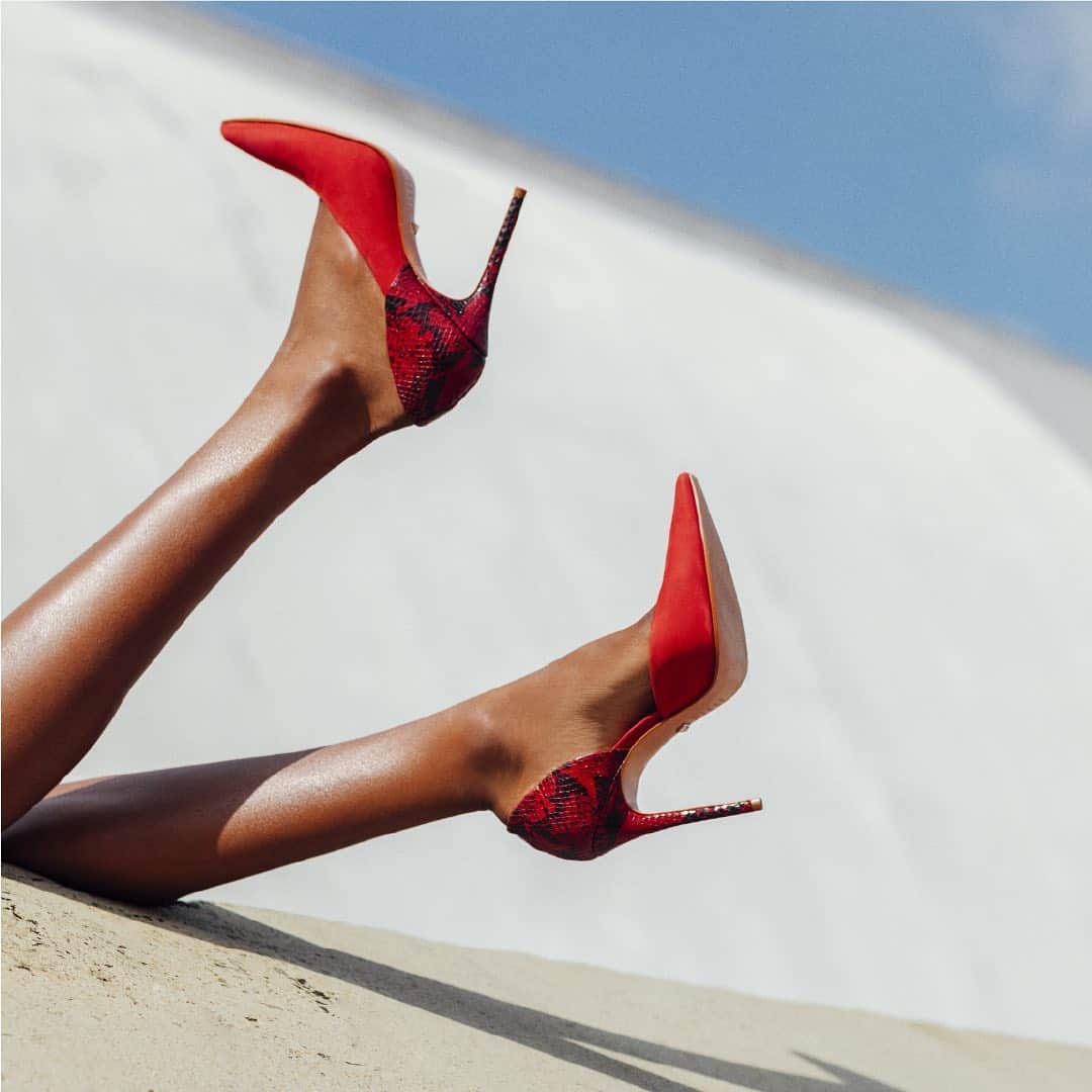 Schutzのインスタグラム：「Red, babe.  #schutzfall #unlockyourcity」