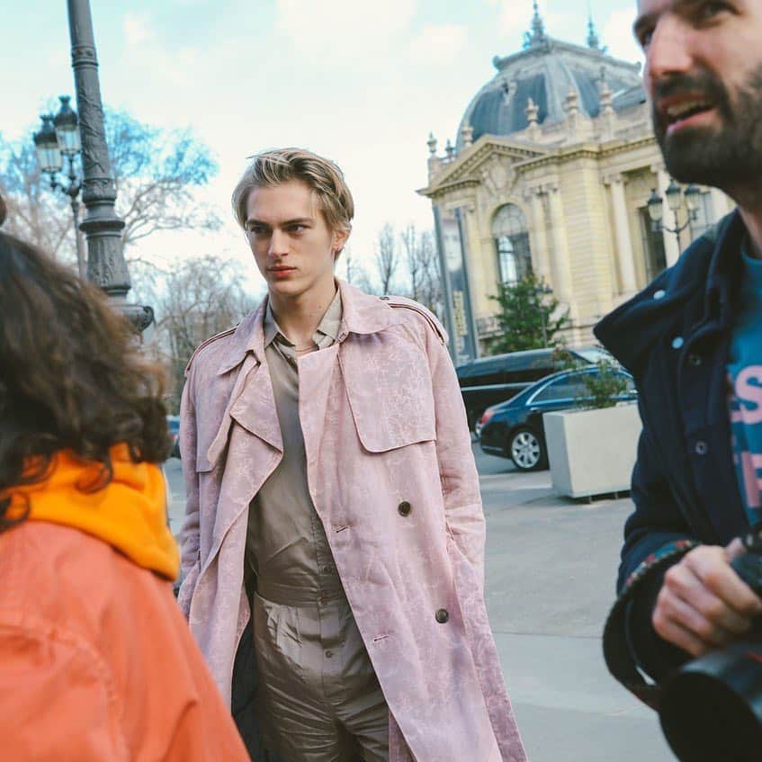 ドミニク・サドクさんのインスタグラム写真 - (ドミニク・サドクInstagram)「looking grumpy(?) on @voguerunway /from Paris Fashion Week」4月4日 1時18分 - dominiksadoch