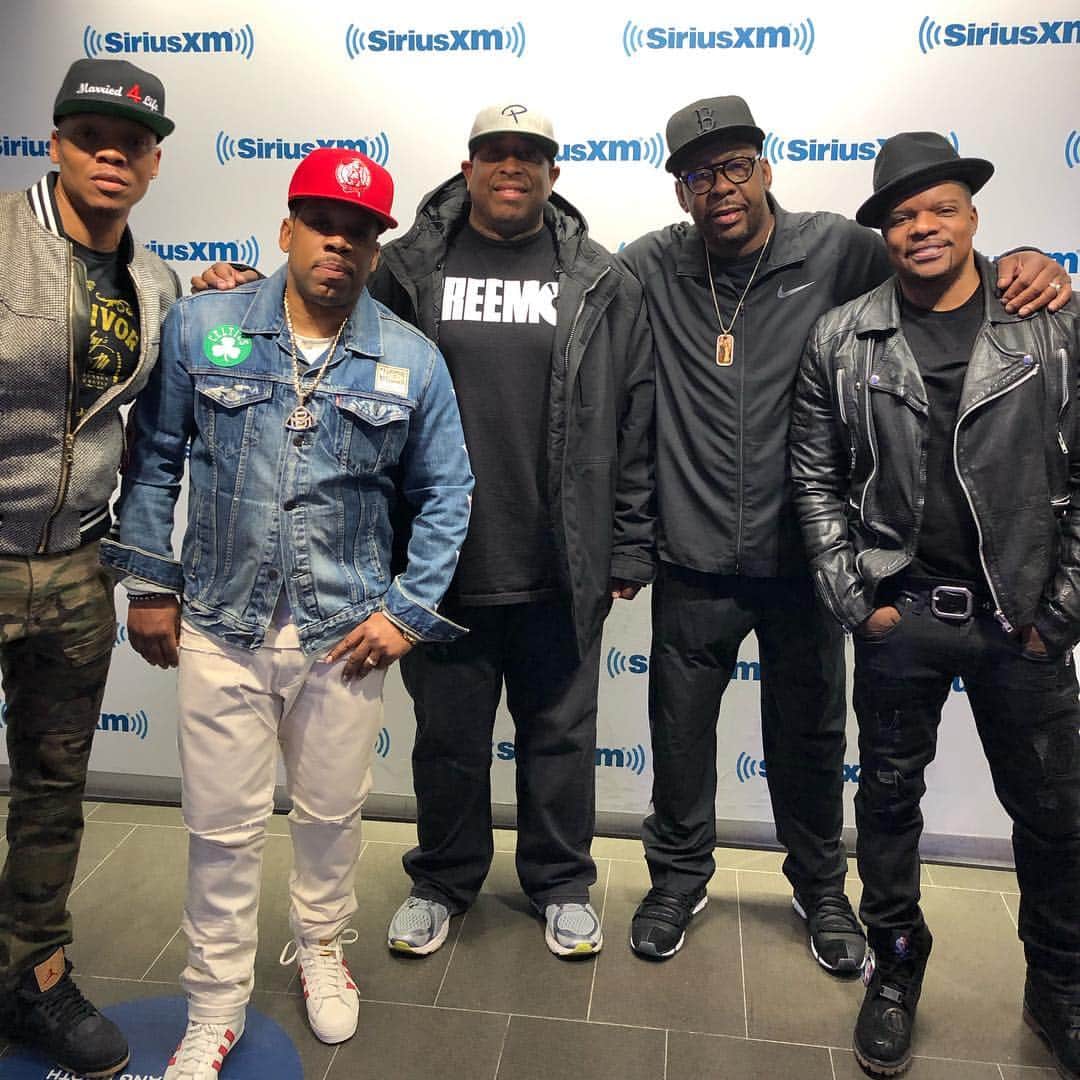 DJプレミアさんのインスタグラム写真 - (DJプレミアInstagram)「So Legendary!!! I Was Walking In To Do LIVE FROM HEADQCOURTERZ And I Who Do I See In  The Green Room?  Ronnie DeVoe, Mike Bivins, Bobby Brown & Ricky Bell of NEW EDITION At @siriusxm. Salute To Their Undeniable History Of Greatness. @kingbobbybrown @mrrickybell @bigrondevoe @617mikebiv @official_rbrm2019  #PremierWuzHere」4月4日 1時37分 - djpremier