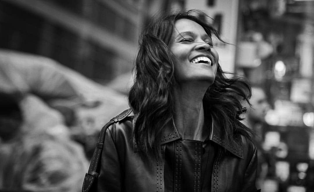 ピーター・リンドバーグさんのインスタグラム写真 - (ピーター・リンドバーグInstagram)「Liya Kebede, New York, 2016 #fromthevault #LindberghStories #walkingwithlindbergh #vogueitalia #2bmanagement」4月4日 1時40分 - therealpeterlindbergh