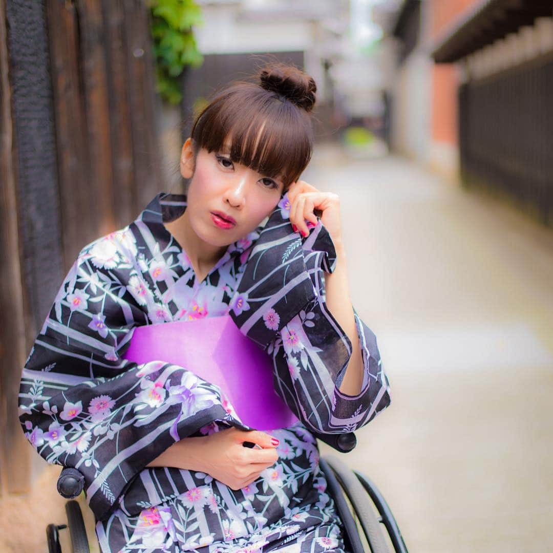 麻生真里さんのインスタグラム写真 - (麻生真里Instagram)「Try wearing a Japanese dress. この髪型のチョイスか謎😂 #portrait #portraitmood #portrait_star #portraits_ig #portrait_shots #likes #portrait_universe #disabledfashion #wheelchairgirl  #wheelchairbarbie #best_photogram #wheelchairlife #japanesedress #yukata #ポートレートモデル #カメラマンさん募集 #モデル #作品撮りモデル #麻生真里 #写真が好きな人と繋がりたい #写真撮ってる人と繋がりたい #バリナビ #車椅子モデル #車椅子タレント #被写体 #ポートレートモデル  #フリーモデル #ポートレート #カメラマンさんと繋がりたい #着物 #浴衣」4月4日 1時42分 - mariaso_official