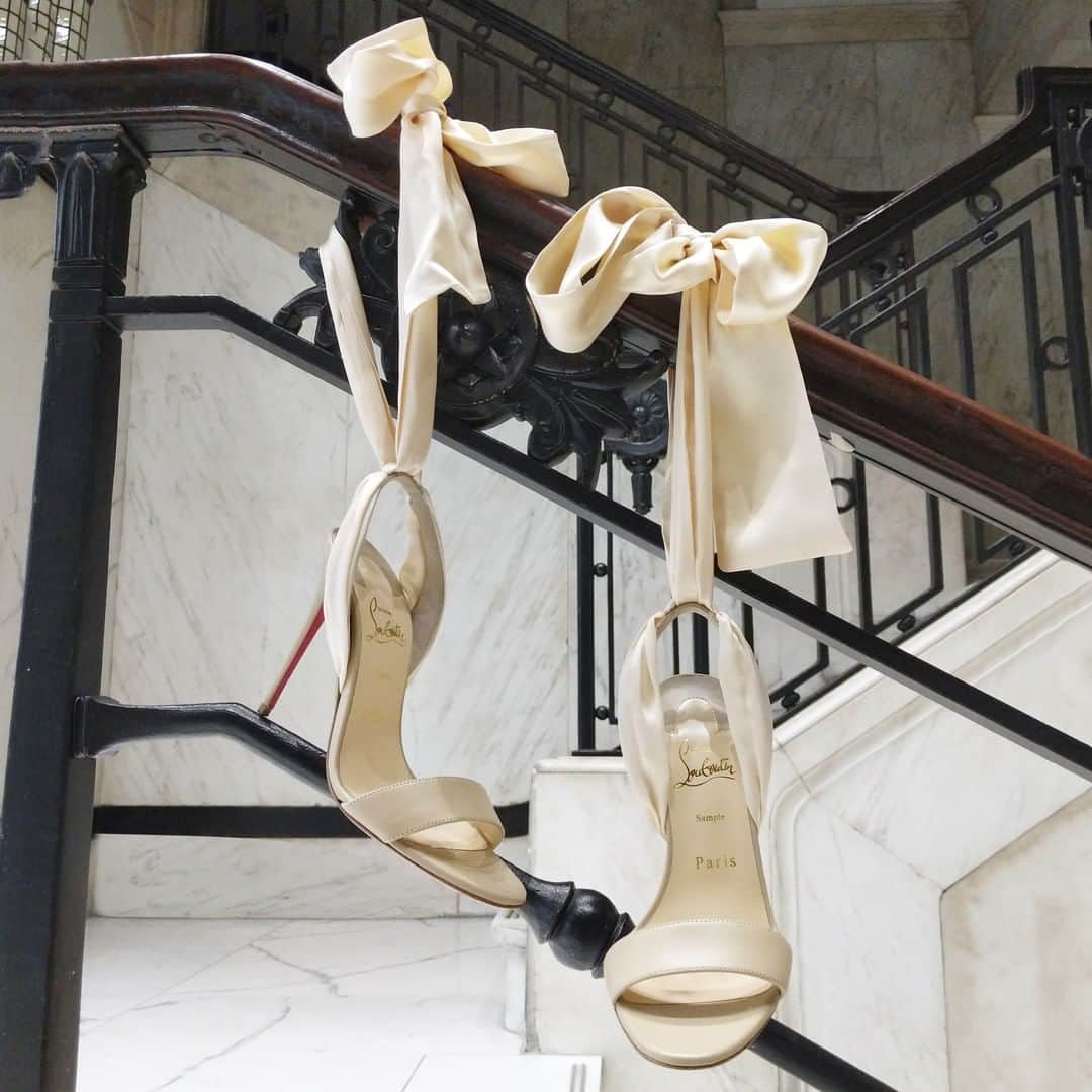 セルフリッジズさんのインスタグラム写真 - (セルフリッジズInstagram)「A romantic pair | @LouboutinWorld is in #SelfridgesLondon in Shoe Galleries on 2 . . . These dreamy shoes are a #Selfridges Exclusive #ChristianLouboutin #Heels #RedBottoms #ShoesOfInstagram」4月4日 1時45分 - theofficialselfridges