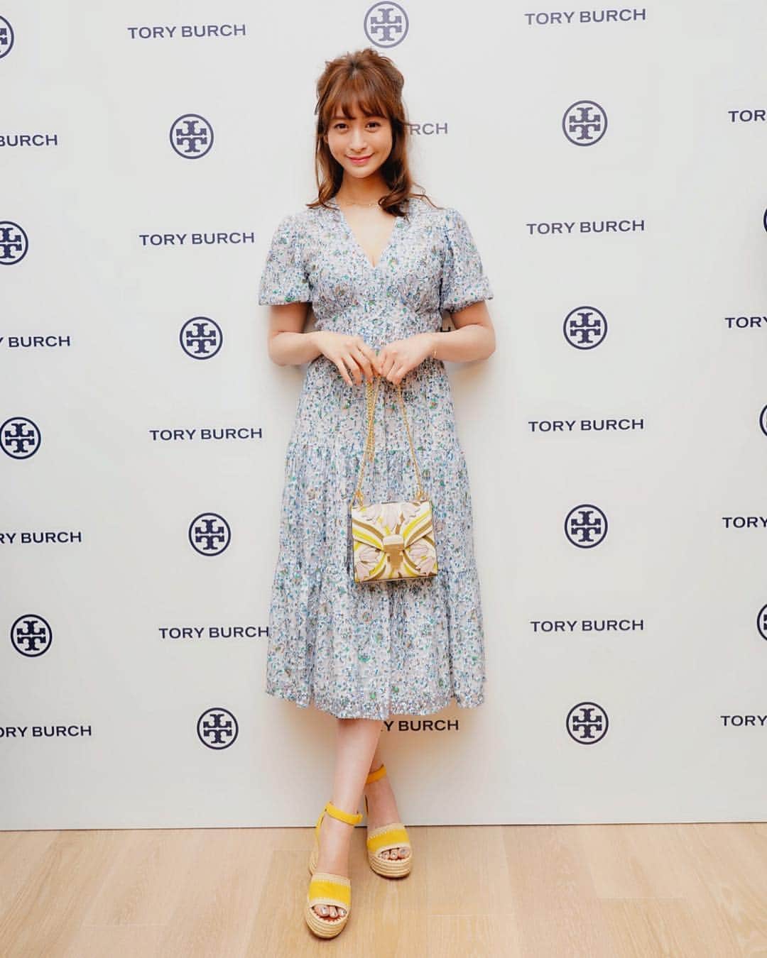 野崎萌香さんのインスタグラム写真 - (野崎萌香Instagram)「TORY BURCH Dinner Party🍽💐🕯 . . .  with @toryburch 🌸🌸🌸 . . .  my dress & bag ... @toryburch」4月4日 1時56分 - moeka_nozaki