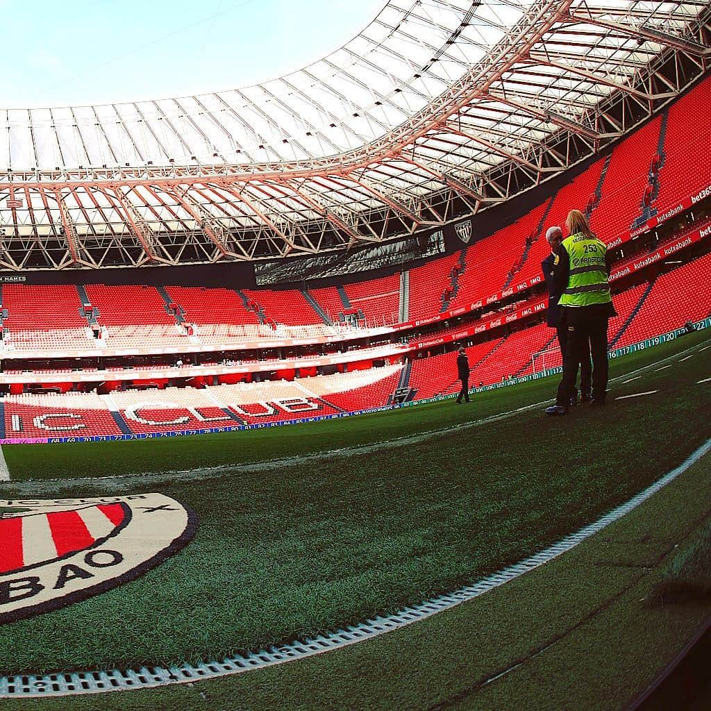 LFPさんのインスタグラム写真 - (LFPInstagram)「Football day at San Mamés! 😍 • #SanMames #Athletic #Stadium #LaLiga #LaLigaSantander」4月4日 2時01分 - laliga