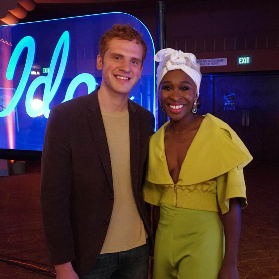 American Idolさんのインスタグラム写真 - (American IdolInstagram)「That smile 😃 that voice 🤩 @cynthiaerivo is HERE and taking the stage with TWO of our contestants for 🌟All-Star Duets! Swipe ⬅️ left to see which contestants will be joining her & don’t miss #AmericanIdol this Sunday + Monday night @ 8/7c on ABC.」4月4日 2時04分 - americanidol