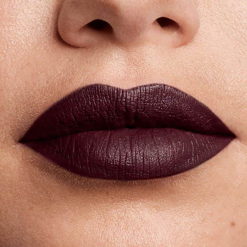 Maybelline New Yorkさんのインスタグラム写真 - (Maybelline New YorkInstagram)「This vampy lipstick speaks for itself! Shown here: our limited edition #pumaxmaybelline #superstaymatteink in ‘fierce’. Tag a friend that loves a dark lippie! 🖤 Shop now @ultabeauty!」4月4日 2時05分 - maybelline