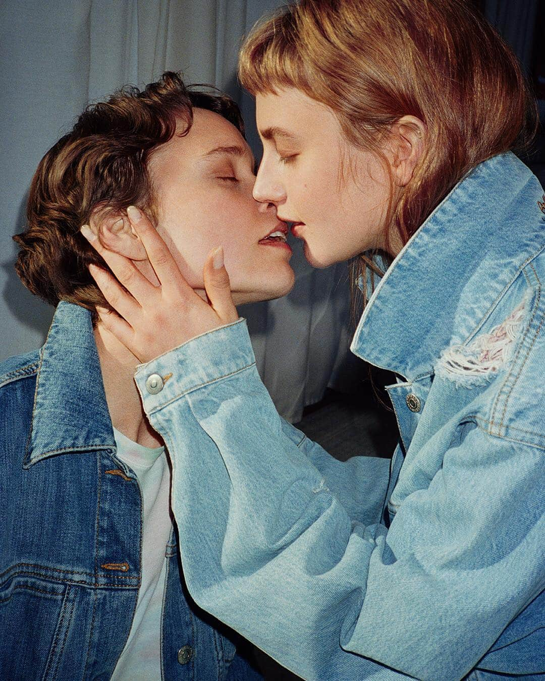 ステラ・マッカートニーさんのインスタグラム写真 - (ステラ・マッカートニーInstagram)「Young love 💙 Stella denim is refreshed with new details and new fits for the new season. Discover the collection in-store and online now and learn more on #StellasWorld.⁣ ⁣ This is our new #StellaBy series: a story of young love, photographed by @JosephineLochen and starring @l.ind and @badgalsiri. ⁣ ⁣ #StellaMcCartney」4月4日 2時06分 - stellamccartney