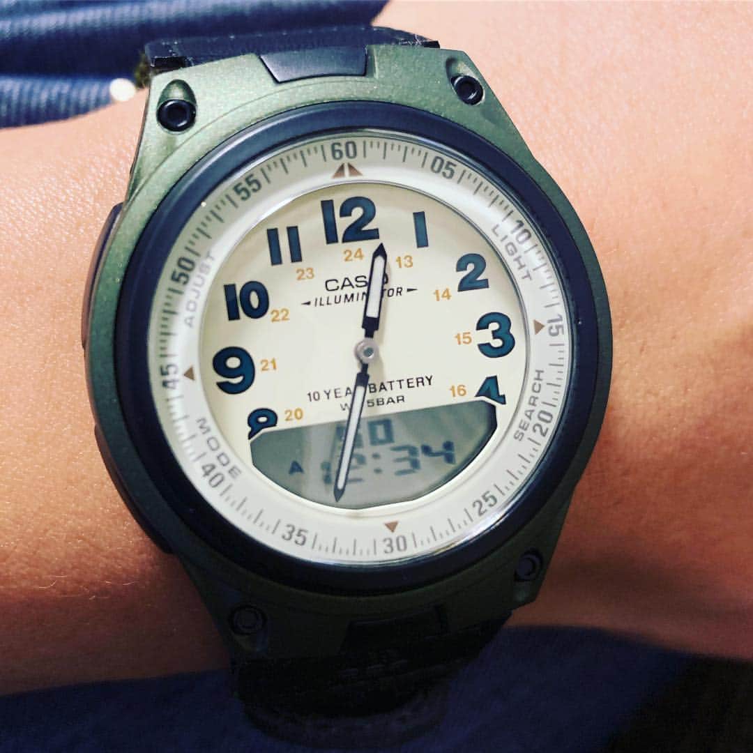 長田成哉さんのインスタグラム写真 - (長田成哉Instagram)「キャンプの時暗いところだと時計が見えないから、チープカシオを買った。 電話番号登録出来るんだよね、これ。 #watch #casio #camper」4月4日 2時18分 - seiyaosada
