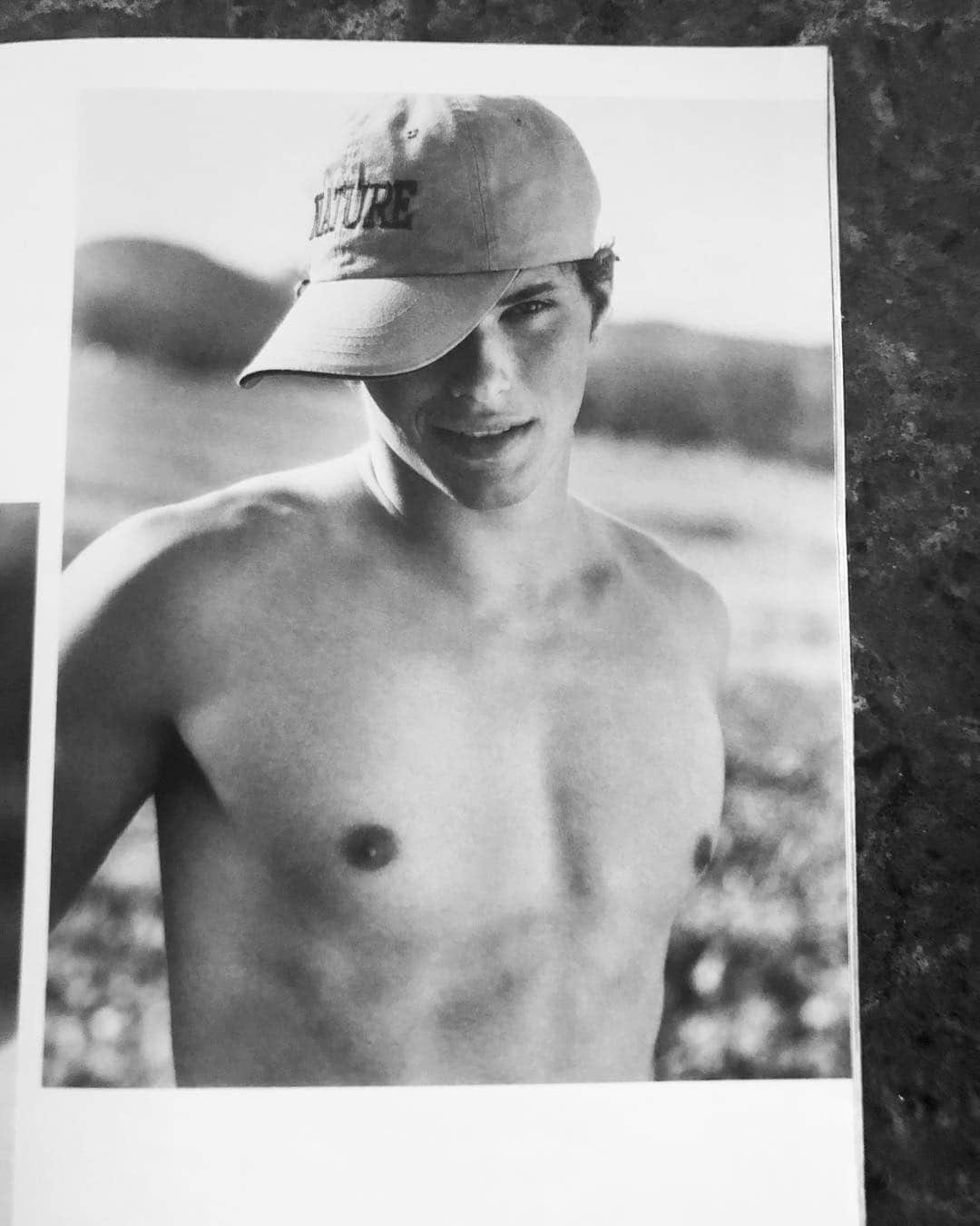 ケラン・ラッツさんのインスタグラム写真 - (ケラン・ラッツInstagram)「Look what I found on display at my dad’s house 😂 Throwback to the good ol’ Abercrombie days!」4月4日 2時16分 - kellanlutz