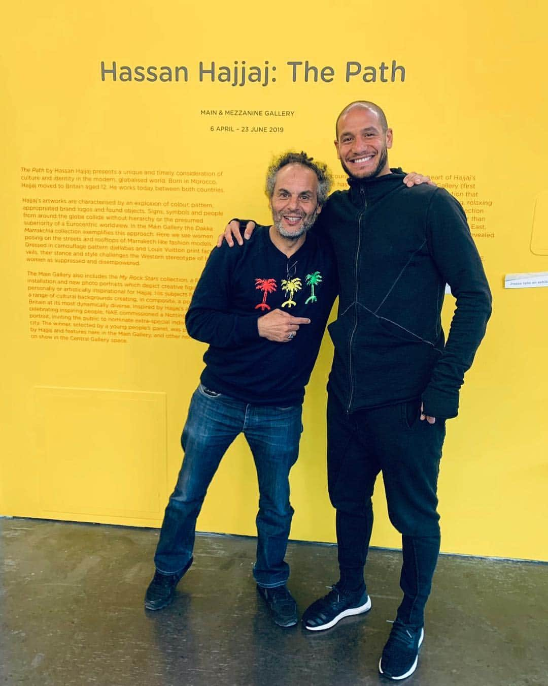 アドレーヌ・グェディウラさんのインスタグラム写真 - (アドレーヌ・グェディウラInstagram)「With a great artist, a brother and a legend @hassanhajjaj_larache . You should all come to the exposition The Path at  new art exchange in Nottingham. @new_art_exchange It was nice to see you once again my brother ⚡️✊🏽🔥 Poke @the.crazy.souq  #PoPart #africanart #AfricanTouch #NorthAfrica #morocco」4月4日 2時27分 - adleneg17