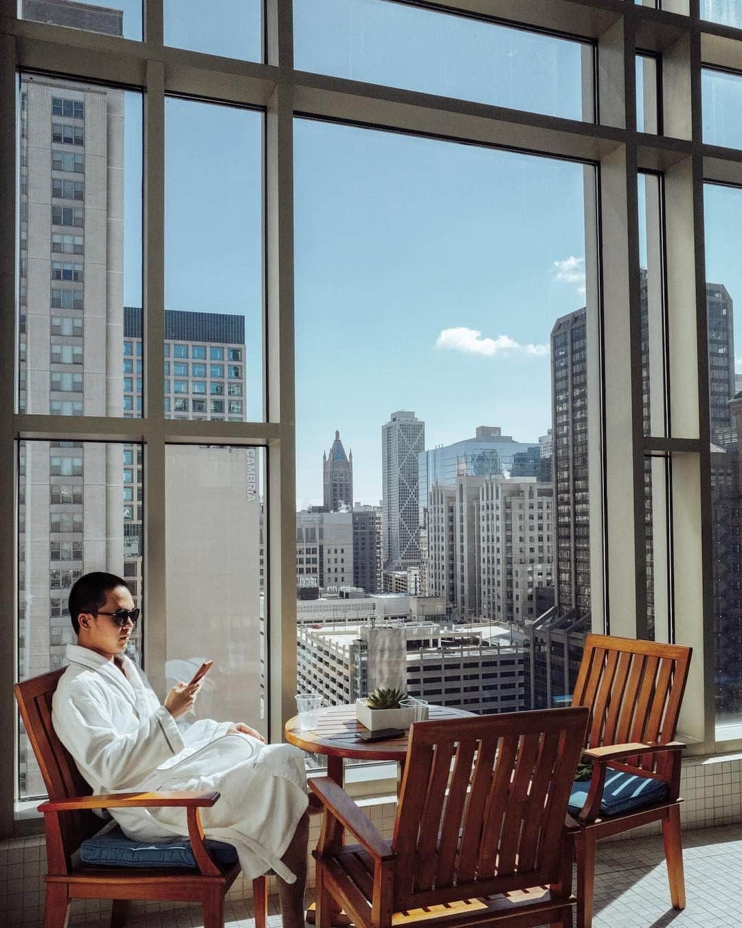The Peninsula Hotelsさんのインスタグラム写真 - (The Peninsula HotelsInstagram)「Spotted @pingggggg basking in the afternoon sun (and checking out some incredible city views) at @thepeninsulachi’s pool. #penmoments . . . . . . . . #peninsulahotels #luxuryhotels #luxuryhotelexperience #luxurytravel #travel #beautifuldestinations #welltraveled #traveldiaries #jetset #jetsetter #hotel #hotellife」4月4日 2時53分 - peninsulahotels