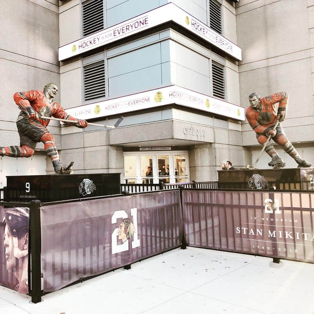 DASH・チサコさんのインスタグラム写真 - (DASH・チサコInstagram)「#blackhawks  #UnitedCenter #令和アルテマパワーズ」4月4日 2時51分 - dashchisako