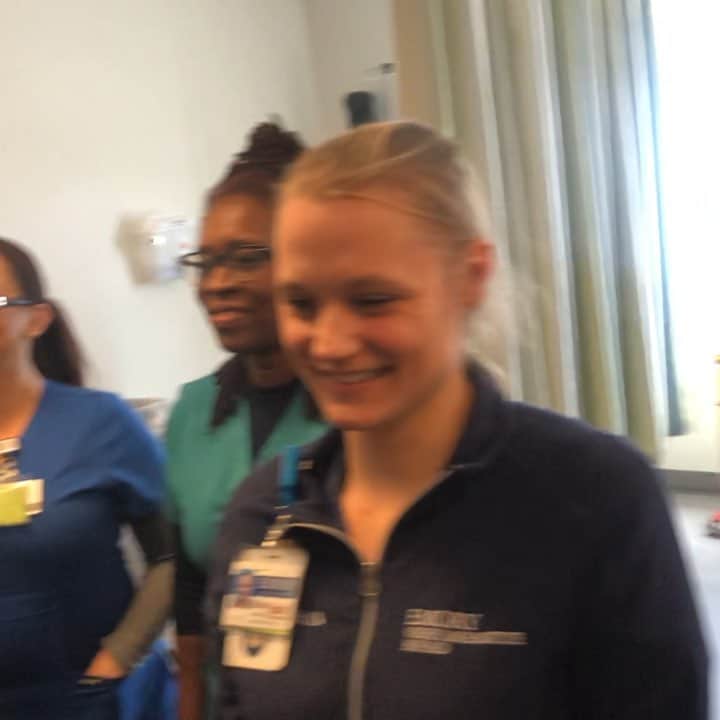 ネネ・リークスのインスタグラム：「SWIPE: This all started May 5th 2018...It’s been a long emotional ride for our entire family! Listen up American.....TODAY my husband @greggleakes has completed 6 months of chemotherapy! Awesome job hunni! I’m so happy for you and the strength you showed during this difficult time in your life! PS: Thank you to all of our family, friends, fans, doctors and nurses who lifted us up in constant prayer, sent recipes, doctors info, gave advice and gifts! We love you ❤️ PSS: what a relief! We finally get to share with the world what we’ve been going thru」