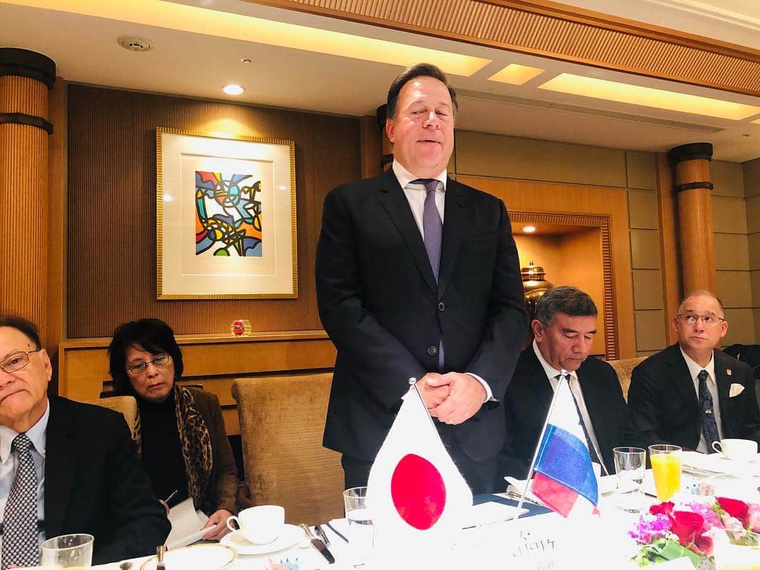 平井卓也さんのインスタグラム写真 - (平井卓也Instagram)「今朝はパレーラパナマ共和国大統領、ロイ運河担当大臣他と日本パナマ友好議連の役員との朝食懇談会に出席。パレーラ大統領は4回目の来日、今回はパナマに導入される日本製のモノレールの工場視察にも行かれます。#平井卓也 #パナマ共和国」4月4日 8時43分 - hiratakuchan0125