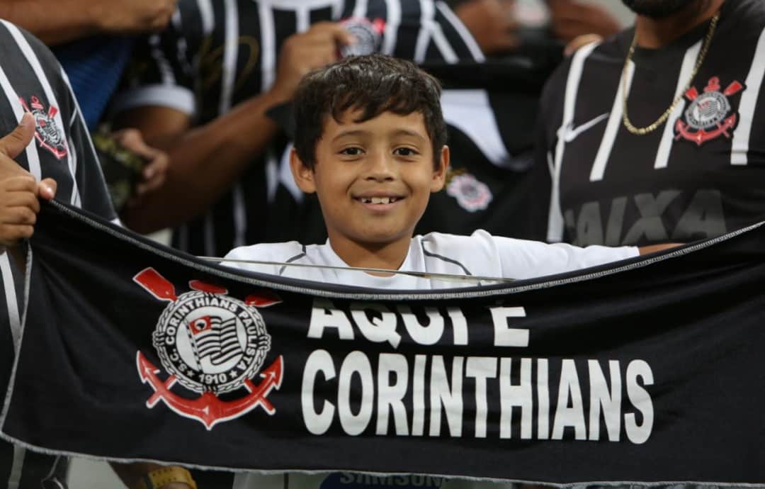 コリンチャンスさんのインスタグラム写真 - (コリンチャンスInstagram)「Recado dado! A Fiel vai, aos poucos, enchendo as arquibancadas da @arenacorinthians para o jogão de hoje a noite.⠀ ⠀ 📷 Bruno Teixeira ⠀ ⠀ #VaiCorinthians #SCCPxCEA #Corinthianismo #FielAtéoFim #MeuBMG #NãoÉSóPatrocínio #TimeDoPovo #Corinthians #Timão #CorinthiansTV #FielTorcedor #AFielÉFoda #TodosPorUm #NikeFutebol #Joli #EstrellaGalicia #UniversidadeBrasilOficial #ÉPositivo #CorinthiansÉPositivo #LoucoPotyCorinthians #PostosALE #ALEnoTimão⠀⠀」4月4日 8時46分 - corinthians