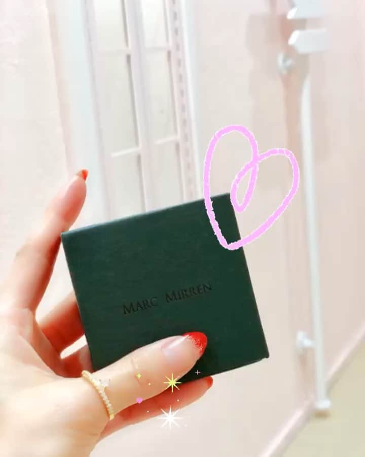 のインスタグラム：「春アクセ🌸🐝始めました🎶 こちらは…スウェーデン🇸🇪発の アクセサリーブランド💍💗@marcmirren ゴールドアクセで💛 キラッキラで( * ॑꒳ ॑*)⸝⋆｡✧♡ 1つ付けただけでもとっても華やか🌸💕 * 3つのアイテムを同時に買うと そのうちの一番安いアイテムが… 無料になります‪\(ᯅ̈ )/‬💗✨ * そして… クーポンコード ➡chihoda15 (期限なし) 15%OFFになりますので 良かったら活用してね🧡❤️ ✼••┈┈┈┈┈┈┈┈┈┈┈┈┈┈┈┈••✼ #marcmirren #マークミレン #指輪 #アクセサリー #fashion #ootd #大人女子#accessory #accessories #リング #ring #大人アクセ #womenstyle #coordinate #💍 #コーディネート #アクセサリー好きな人と繋がりたい #おしゃれ女子 #ファッション #followme #おしゃれさんと繋がりたい #l4l #instafollow #PR #japanesegirl #japanesezakka #asiagirl ✼••┈┈┈┈┈┈┈┈┈┈┈┈┈┈┈┈••✼」