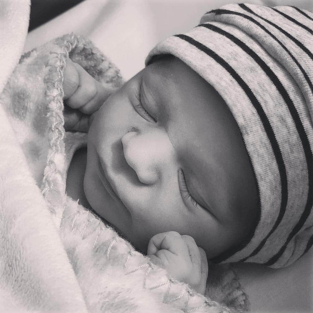 ロベルト・ペレイラさんのインスタグラム写真 - (ロベルト・ペレイラInstagram)「Hijo mío, bienvenido ❤️😍.. @caritopazos Sos una genia ❤️💪🏽.. gracias por esta alegría.. #BALTI #3deabril2019 #lucabaltazarpereyra #amoreterno #parasiempre」4月4日 3時33分 - maxipereyra37