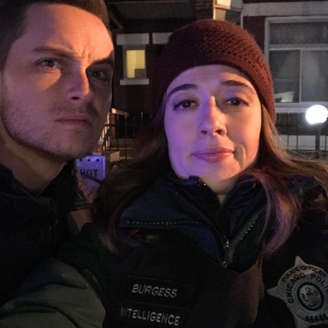 マリーナ・スコーシアーティさんのインスタグラム写真 - (マリーナ・スコーシアーティInstagram)「Tonight Burstead takes down an offender using just our ‘angry face’. True story. Watch it tonight on Chicago PD! #jesseleesoffer #marinasquerciati #crossovers #meanface #dontletthepigeondrivethebus #TRUSTSTORY」4月4日 3時40分 - marinasqu