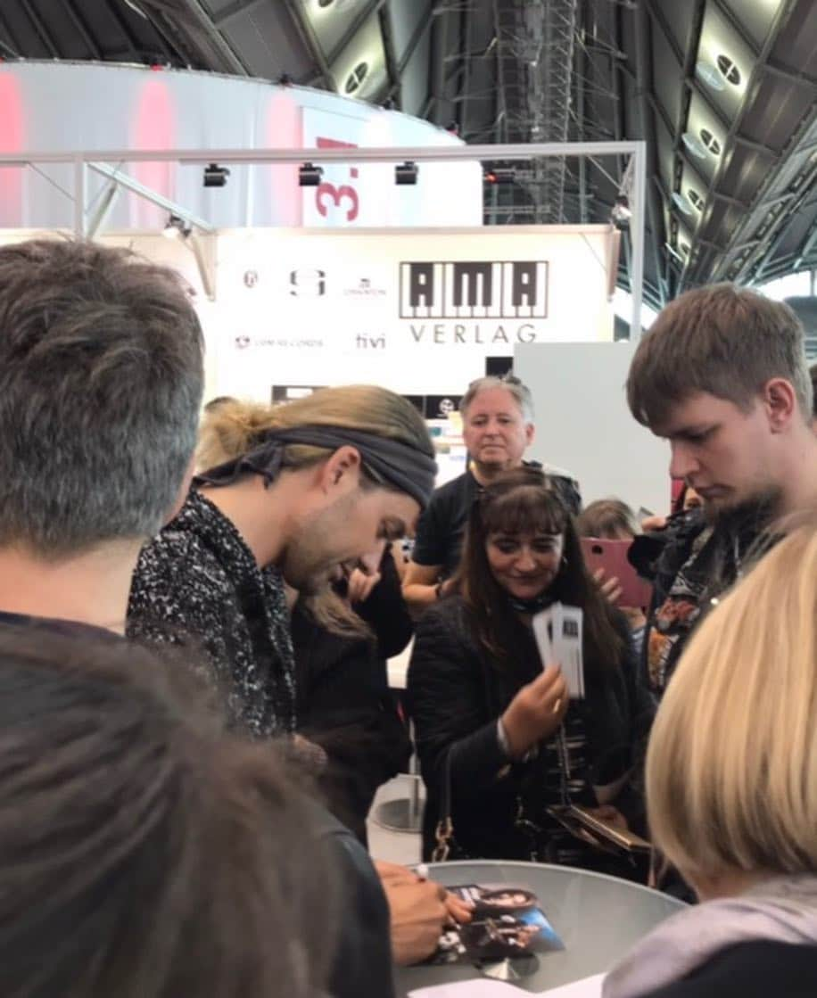 デイヴィッド・ギャレットさんのインスタグラム写真 - (デイヴィッド・ギャレットInstagram)「Some impressions from yesterday introducing my sheet music at @musikmesse #schottmusic #frankfurt #davidgarrett」4月4日 3時40分 - davidgarrettinsta