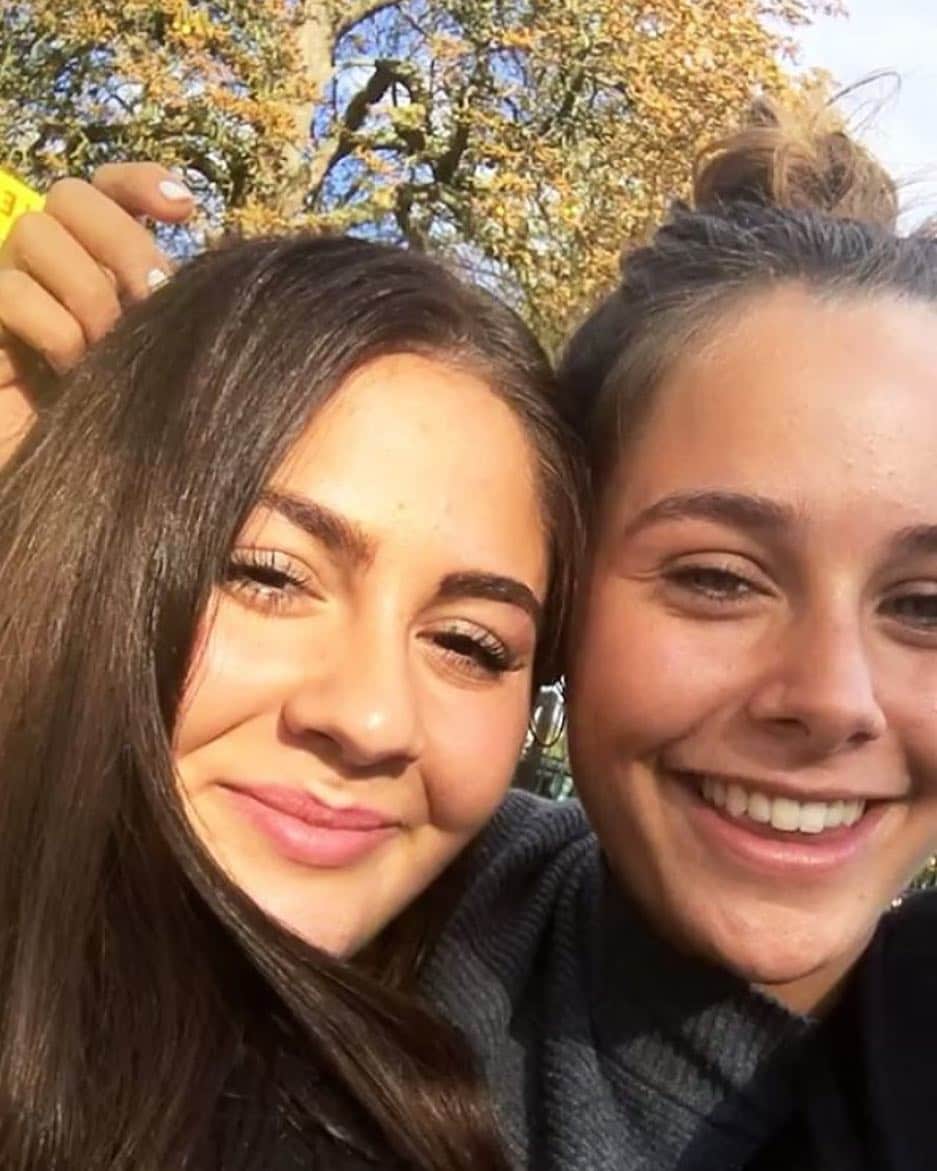 キャサリン・ライオンズのインスタグラム：「Because you give me so much joy and I’m so thankful to have you as a friend 🥰♥️」