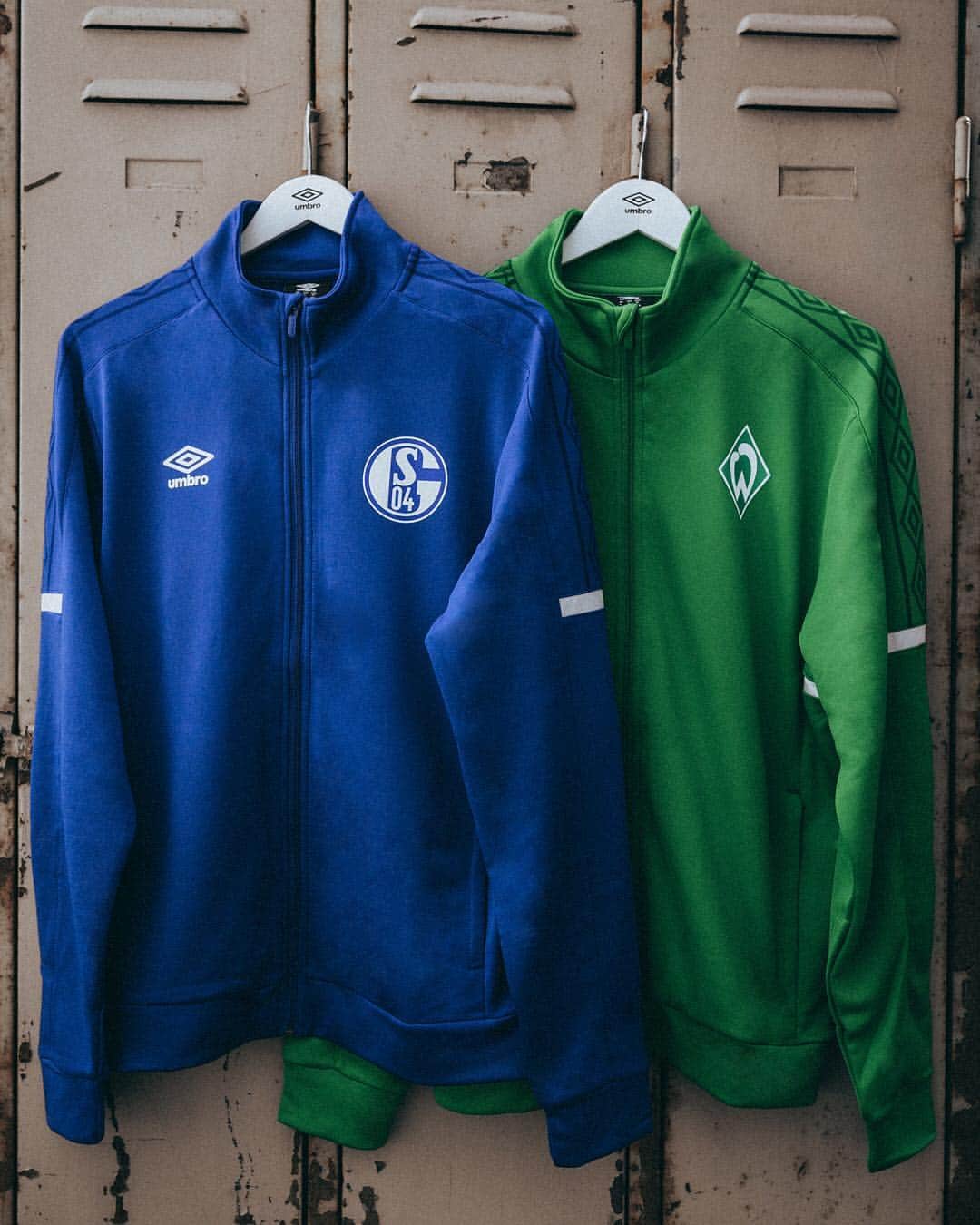 UMBROさんのインスタグラム写真 - (UMBROInstagram)「The German Cup is having an #umbroderby tonight. Both @s04 and @werderbremen are entering the pitch in the Legacy Track Jacket. One team in royal blue and the other in emerald green. . . . #dfbpokal #viertelfinale #umbrofootball #umbroteamwear #legacytrackjacket」4月4日 3時43分 - umbro