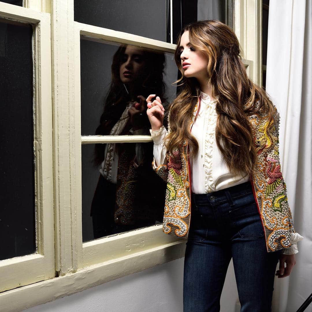 ローラ・マラノさんのインスタグラム写真 - (ローラ・マラノInstagram)「Want you to lead me on 🌙🌻」4月4日 3時44分 - lauramarano