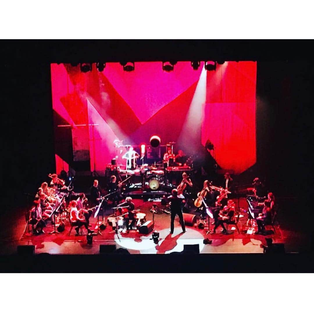 ホセ・ゴンザレスさんのインスタグラム写真 - (ホセ・ゴンザレスInstagram)「Thank you Seattle!! 👏👏👏 #josegonzalez #ParamountTheatre #Seattle @jose.gonz.music  @wearethestringtheory 📸@msmcn」4月4日 3時48分 - jose.gonz.music